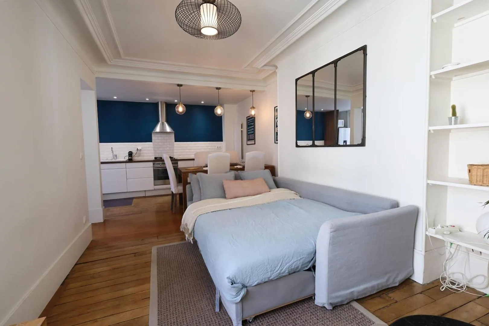 Apartment Parisien Au Coeur Du 9e
