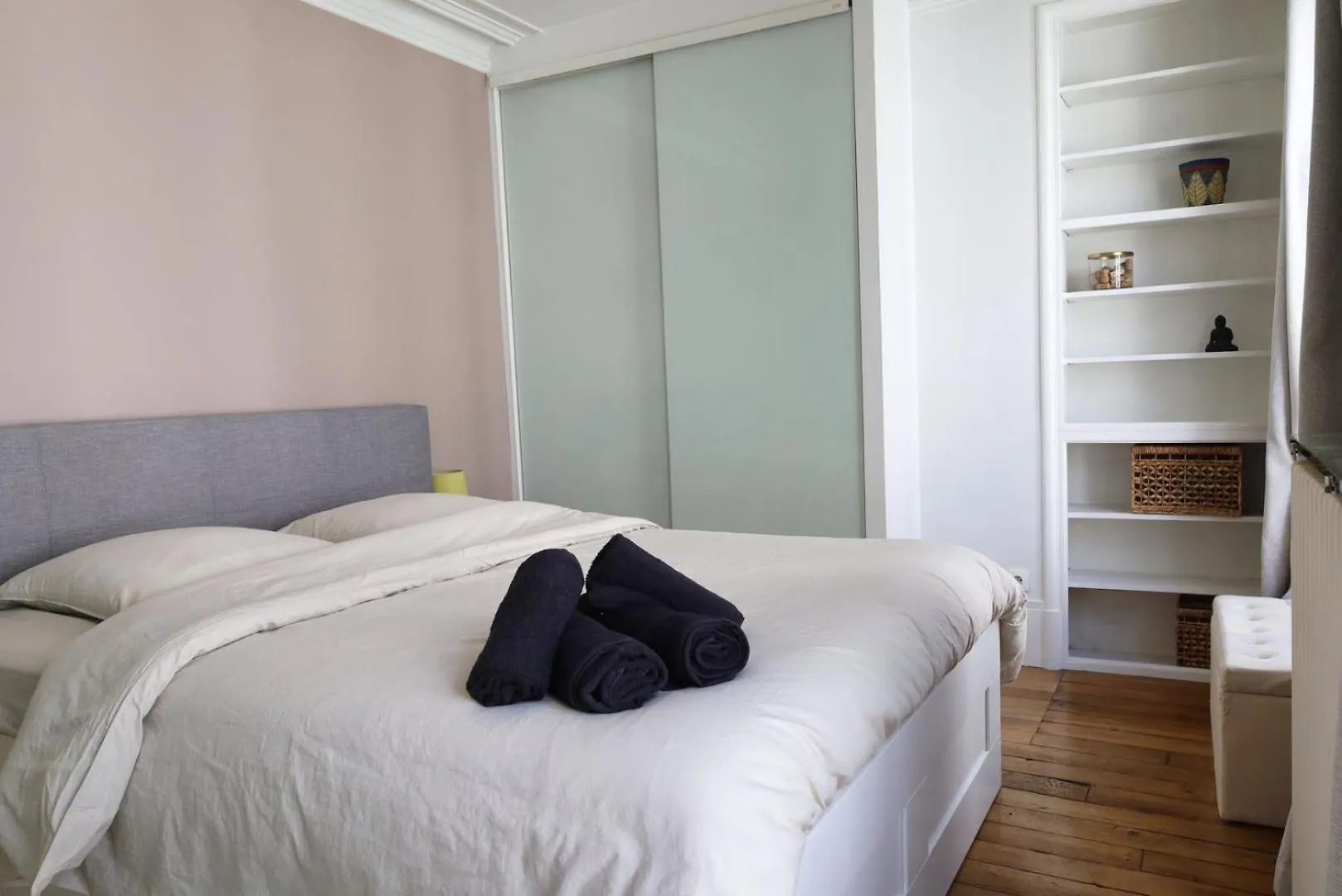 Apartment Parisien Au Coeur Du 9e *